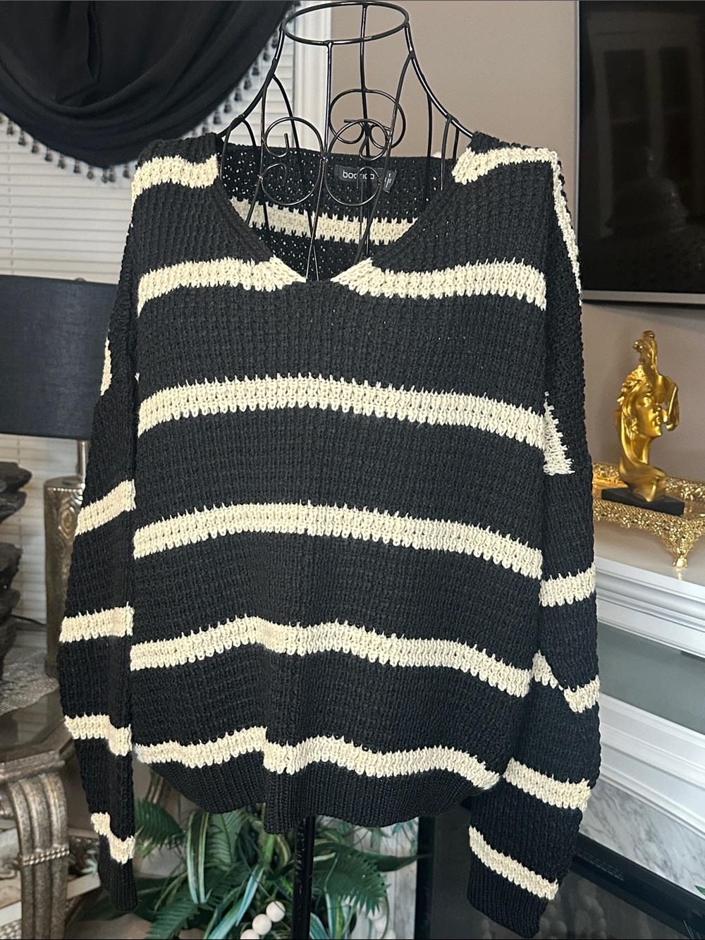 Boohoo Black and Cream Striped V-Neck Knit Sweater